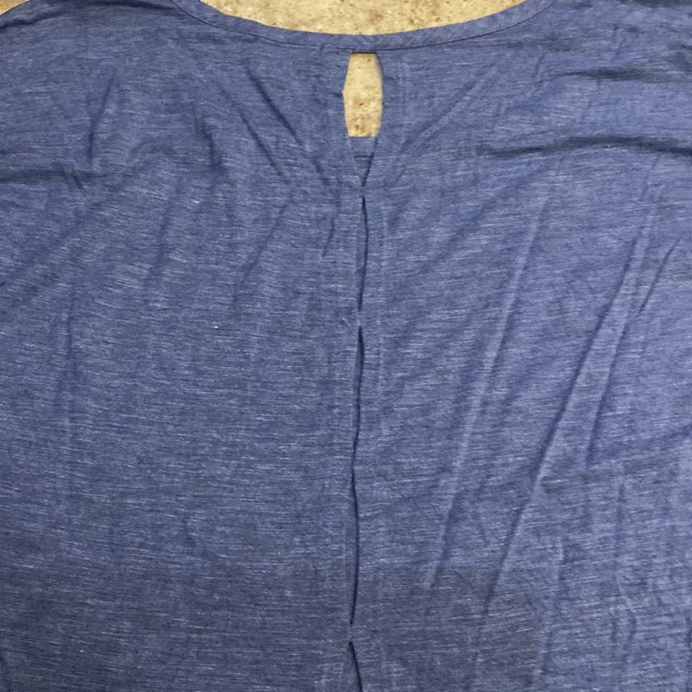 Splendid Long Sleeve T-shirt with cut outs in the back Size Large - Picture 5 of 6